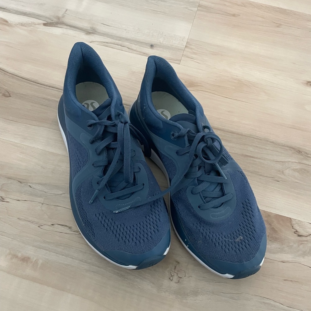 lululemon athletica chargefeel shoes - 9.5W